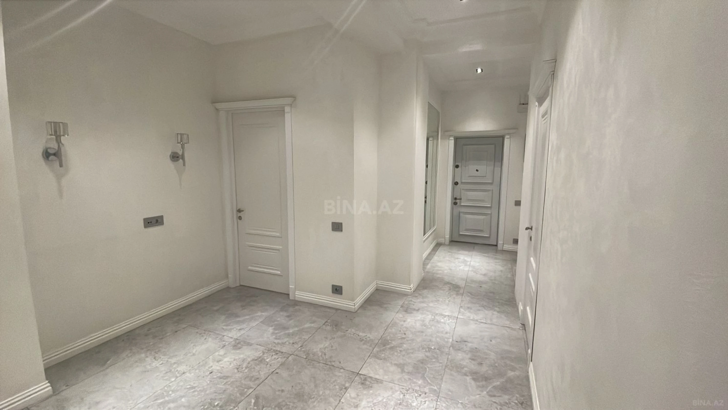 Satılır 3 otaqlı mənzil 140 m²