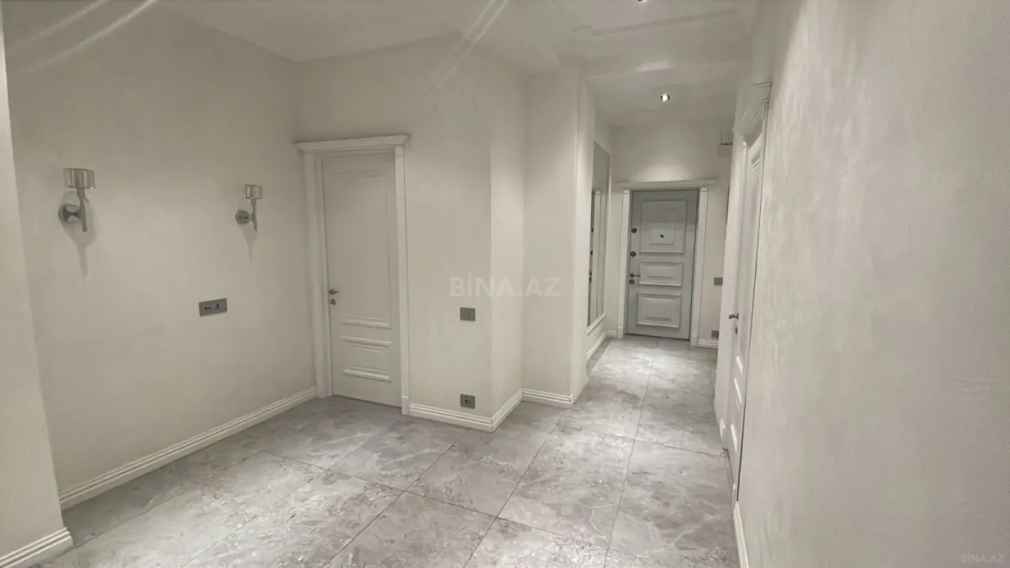 Satılır 3 otaqlı mənzil 140 m²