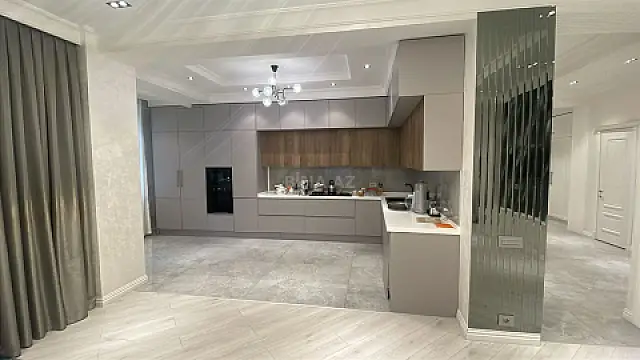 Satılır 3 otaqlı mənzil 140 m²