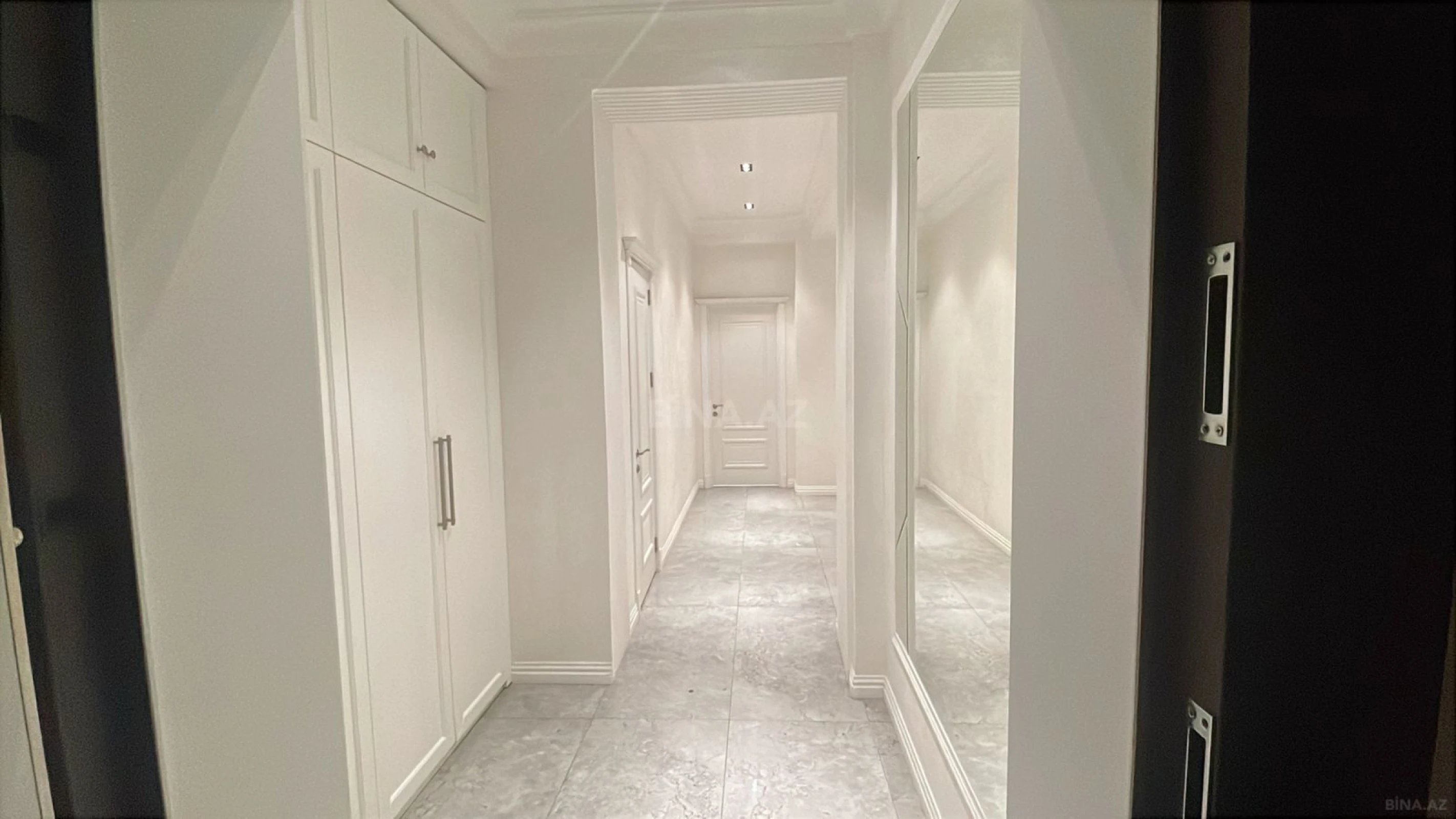 Satılır 3 otaqlı mənzil 140 m²