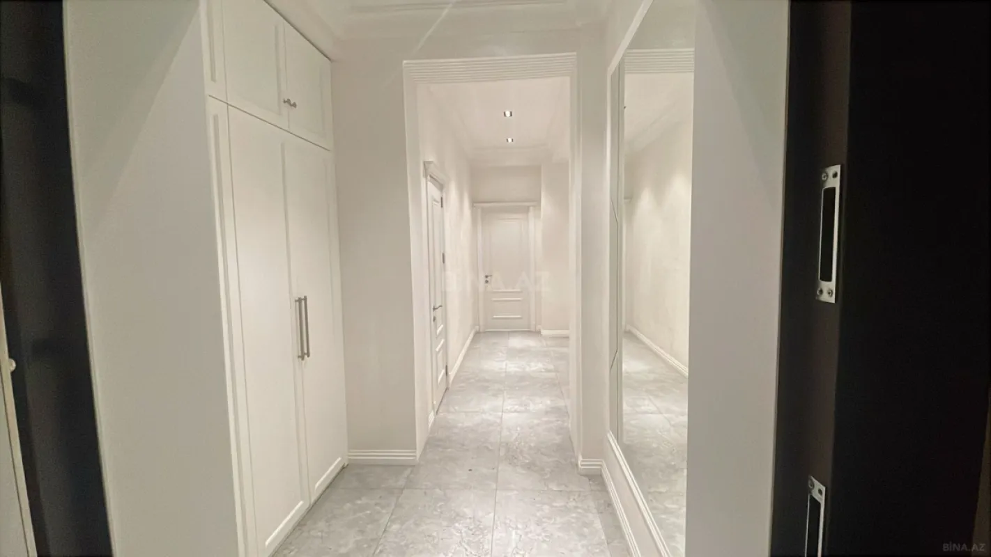 Satılır 3 otaqlı mənzil 140 m²