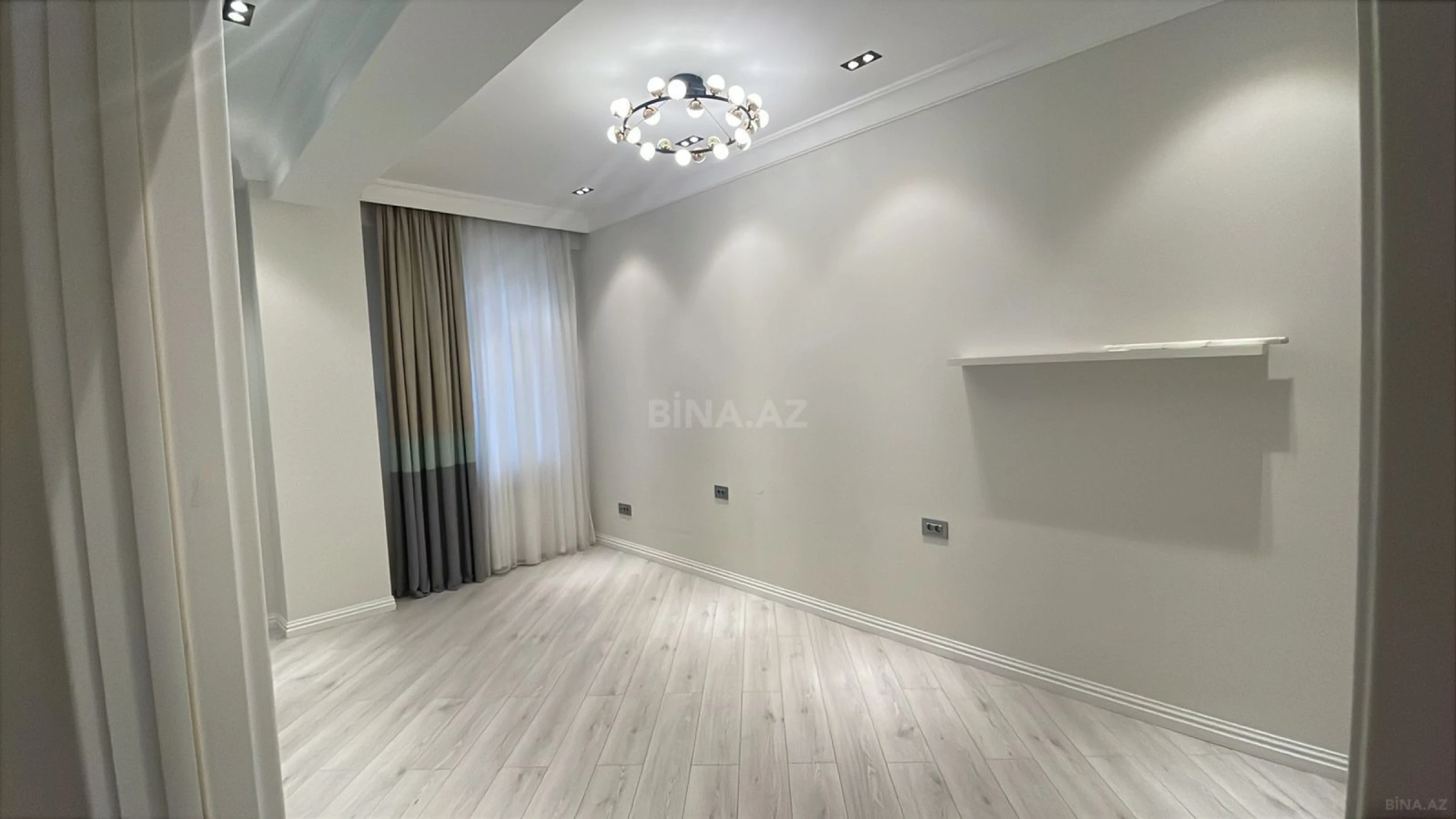 Satılır 3 otaqlı mənzil 140 m²