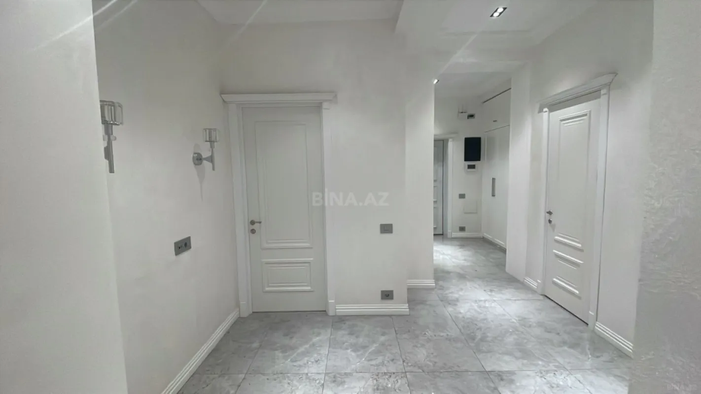 Satılır 3 otaqlı mənzil 140 m²