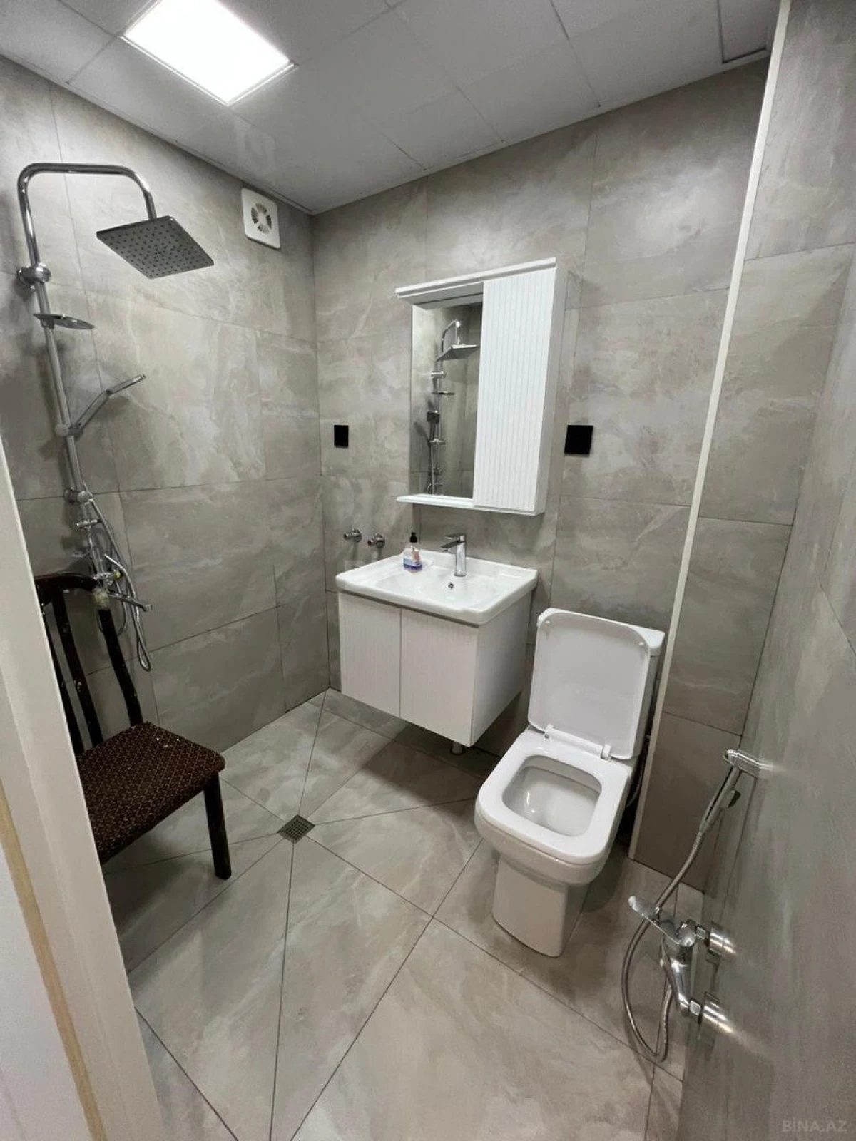 Kirayə verilir 2 otaqlı mənzil 45 m²