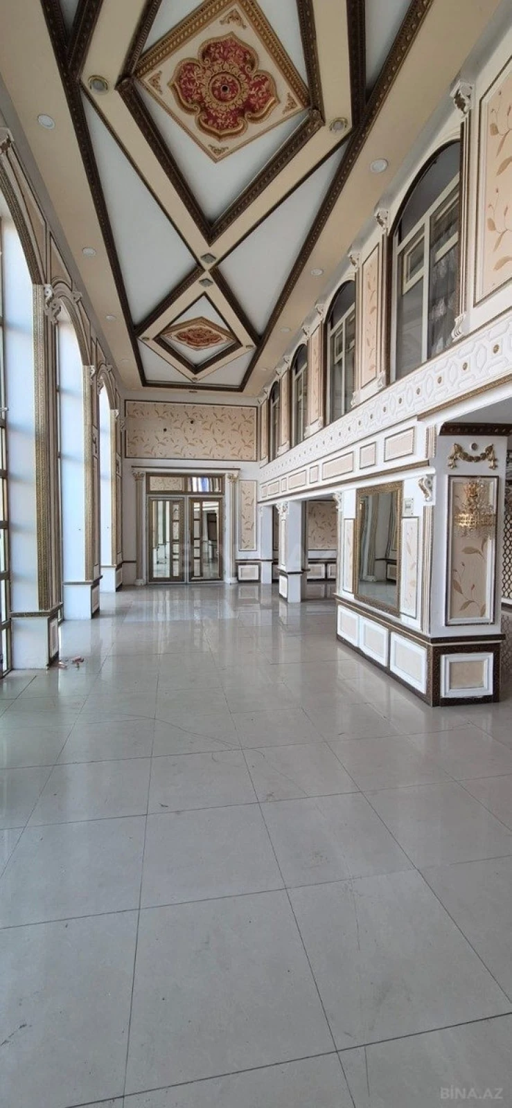 Satılır obyekt 1100 m²