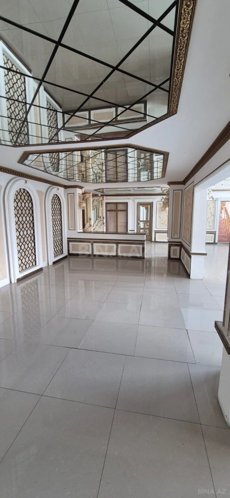 Satılır obyekt 1100 m²