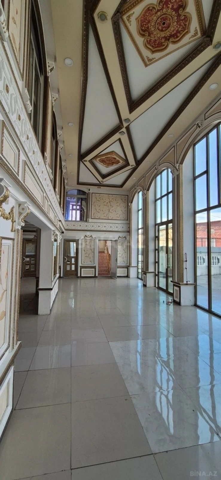 Satılır obyekt 1100 m²