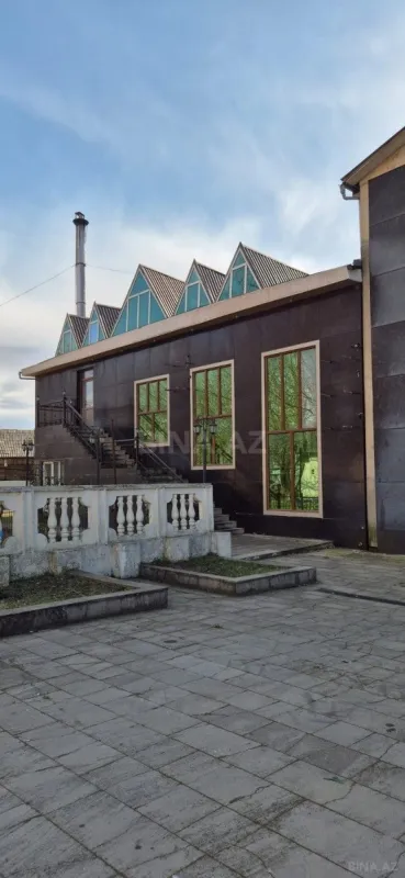 Satılır obyekt 1100 m²