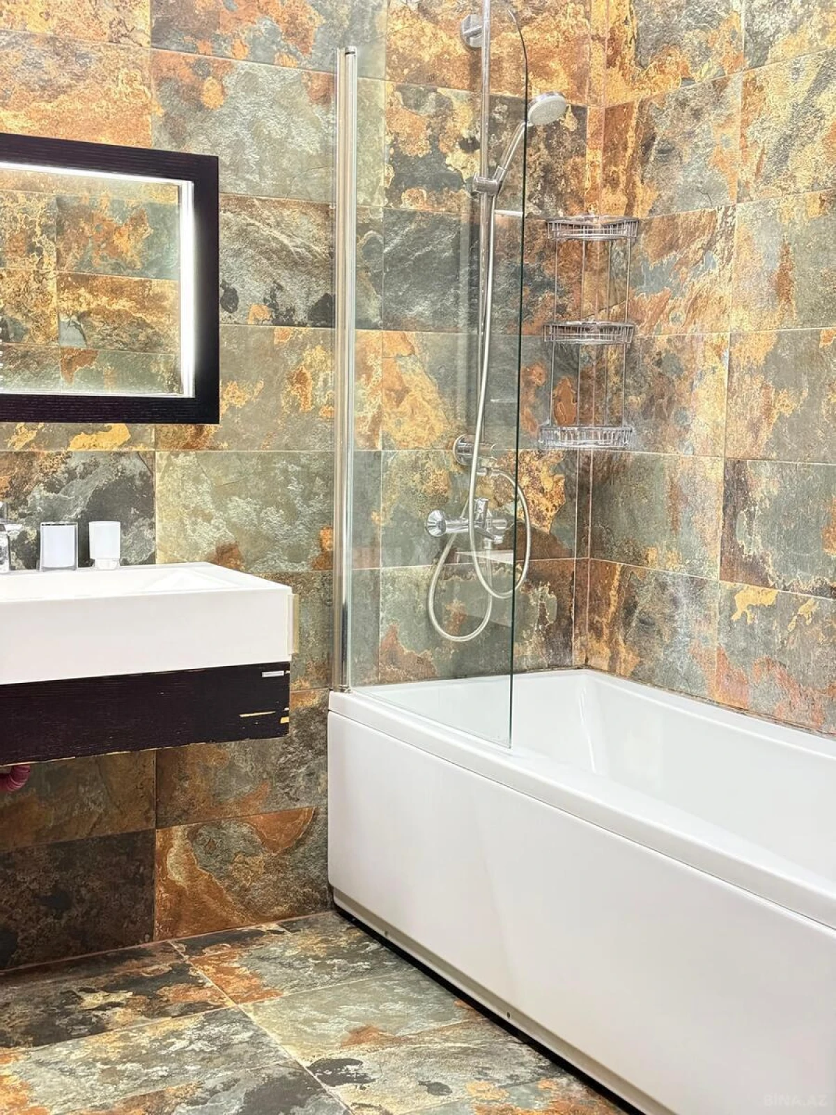 Kirayə verilir 3 otaqlı mənzil 140 m²