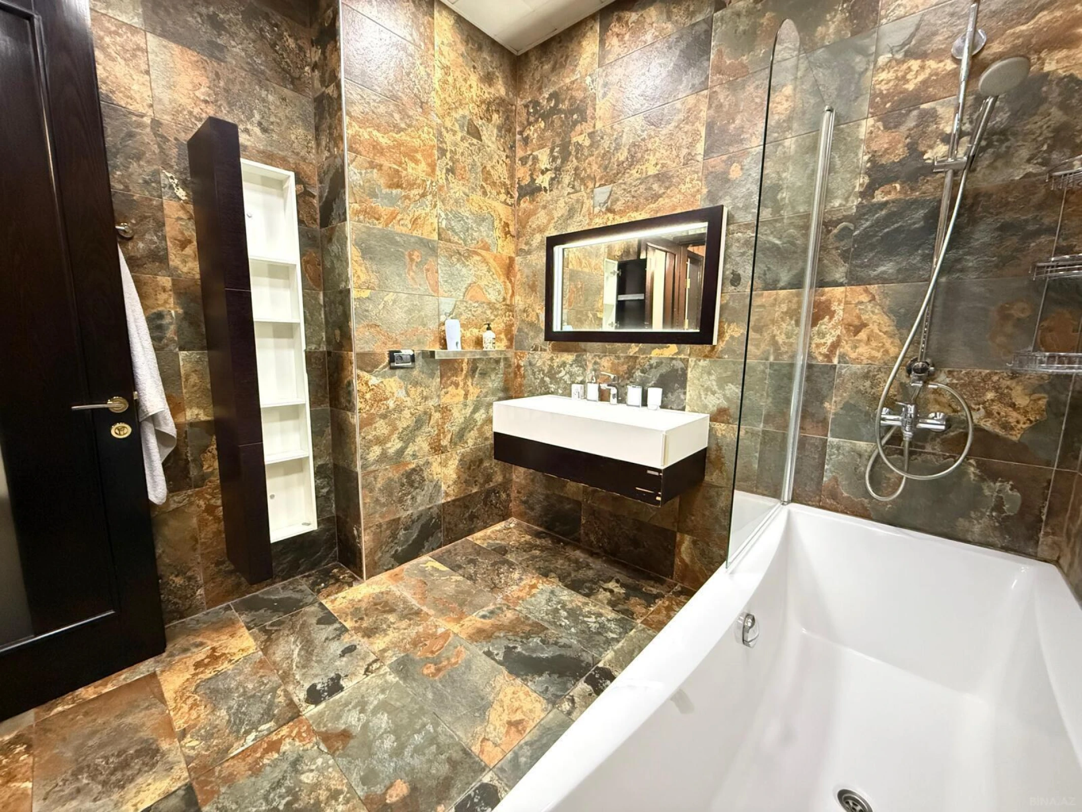 Kirayə verilir 3 otaqlı mənzil 140 m²