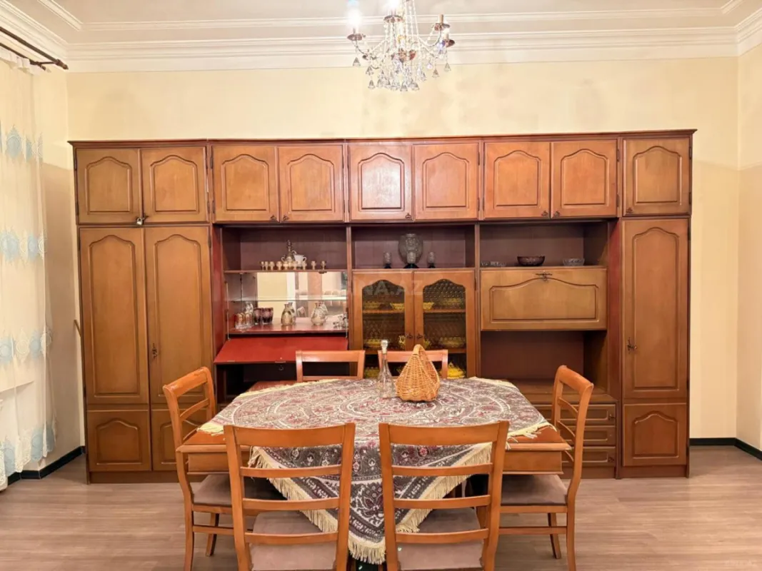 Kirayə verilir 3 otaqlı mənzil 140 m²