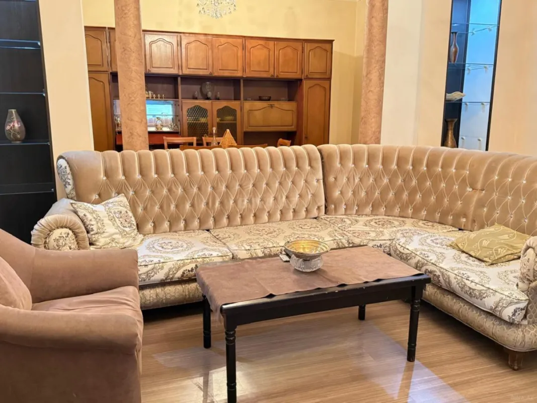 Kirayə verilir 3 otaqlı mənzil 140 m²