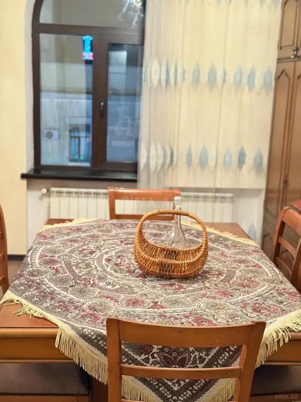 Kirayə verilir 3 otaqlı mənzil 140 m²