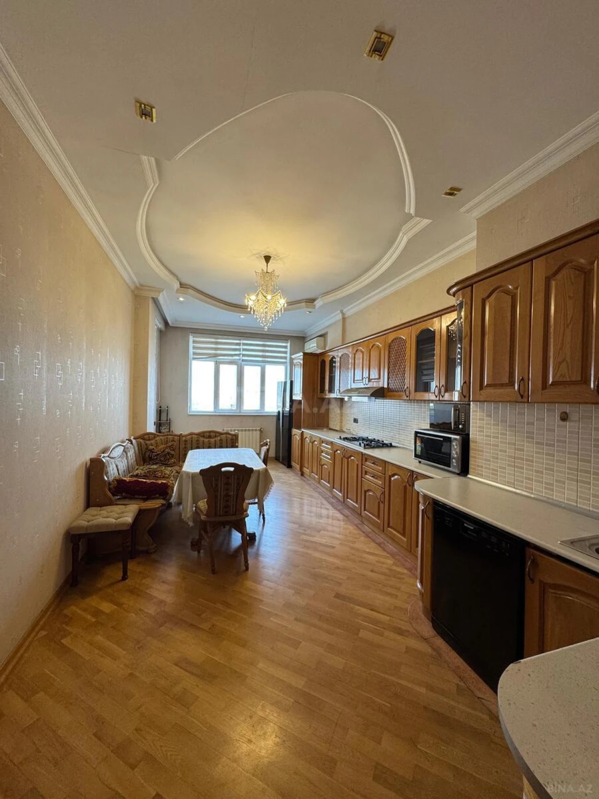 Satılır 4 otaqlı mənzil 225 m²