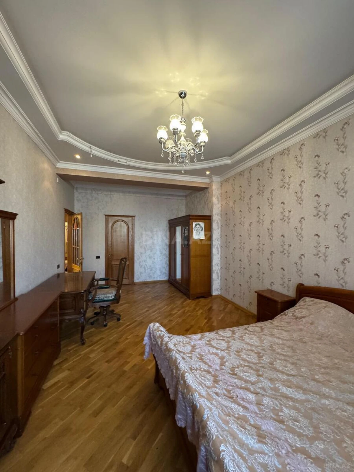 Satılır 4 otaqlı mənzil 225 m²