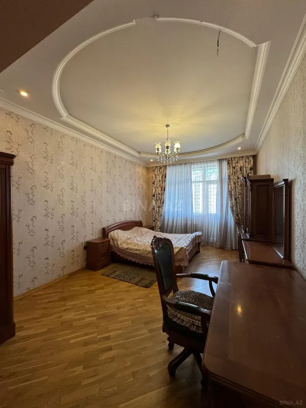 Satılır 4 otaqlı mənzil 225 m²