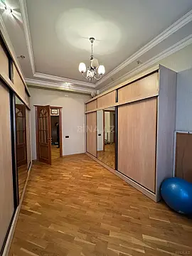 Satılır 4 otaqlı mənzil 225 m²