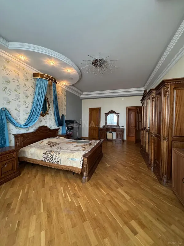 Satılır 4 otaqlı mənzil 225 m²