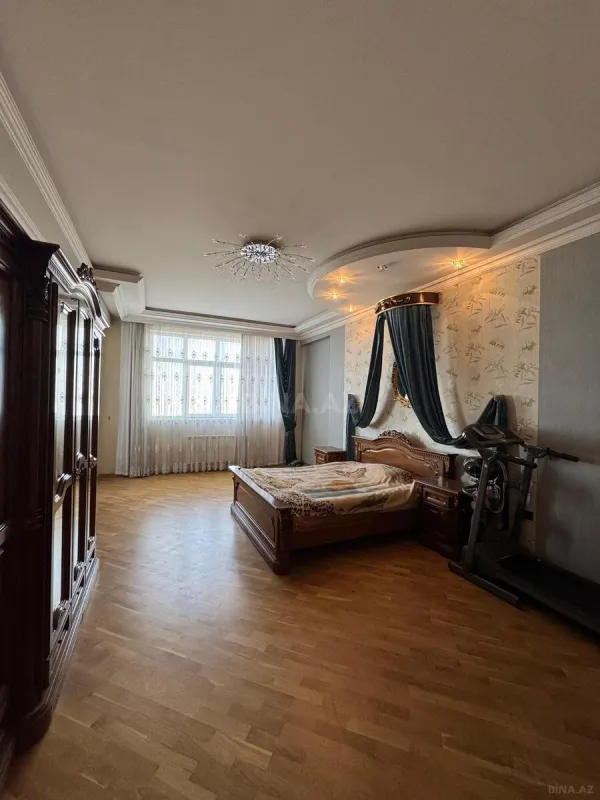 Satılır 4 otaqlı mənzil 225 m²
