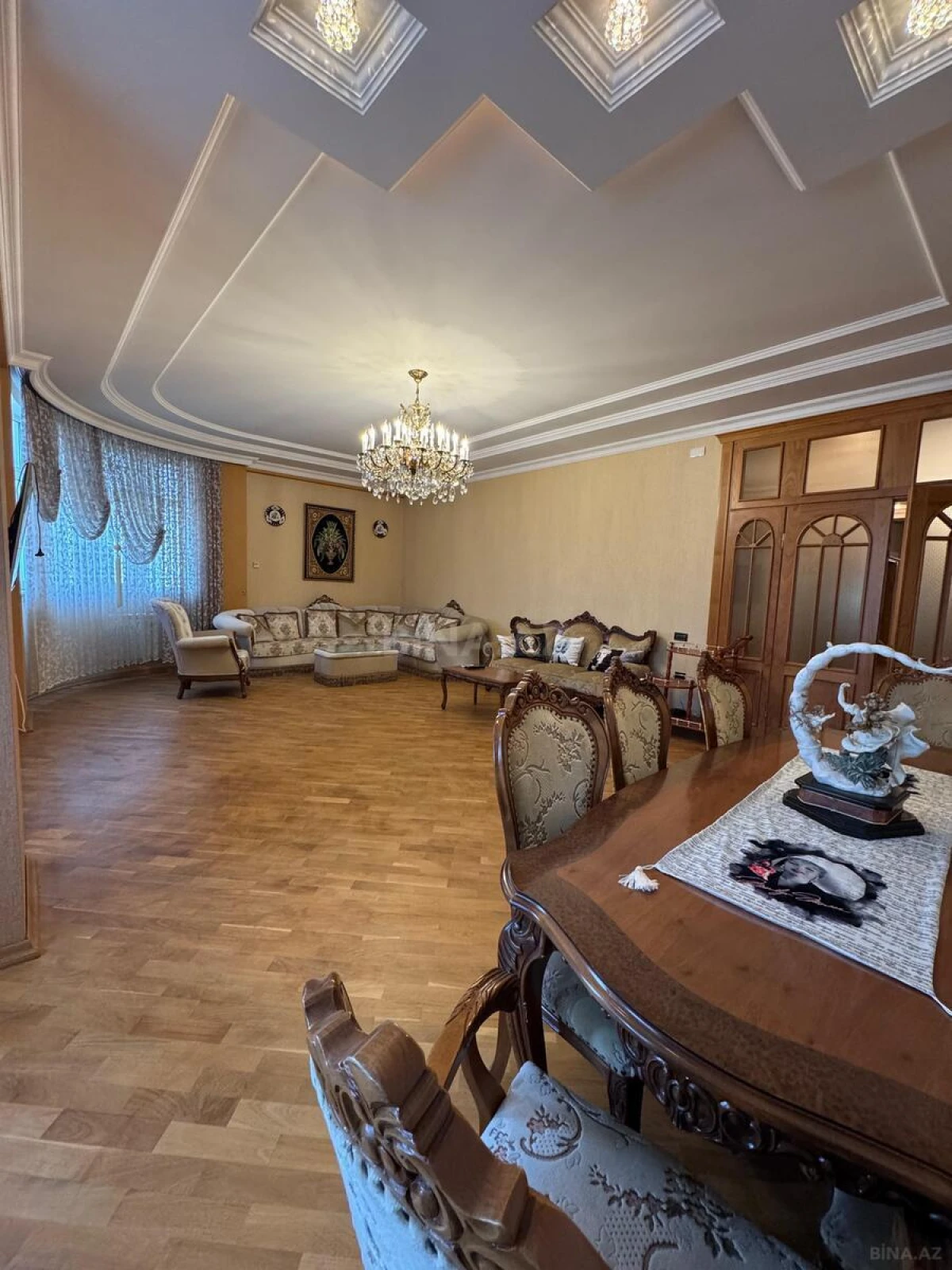 Satılır 4 otaqlı mənzil 225 m²