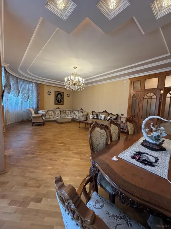 Satılır 4 otaqlı mənzil 225 m²