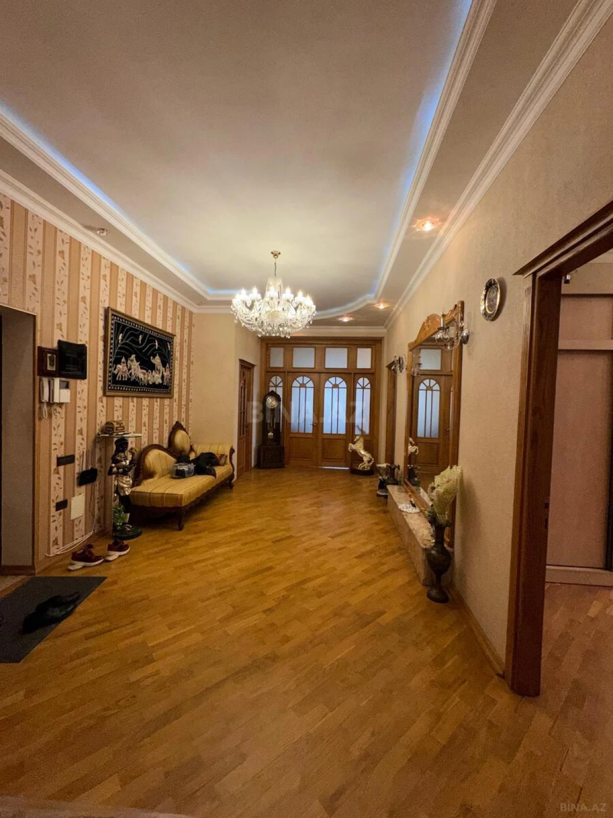 Satılır 4 otaqlı mənzil 225 m²