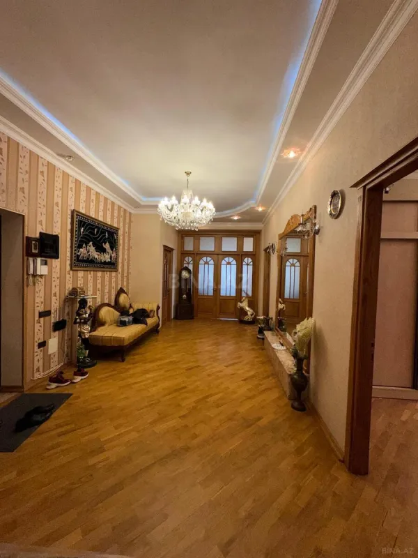 Satılır 4 otaqlı mənzil 225 m²