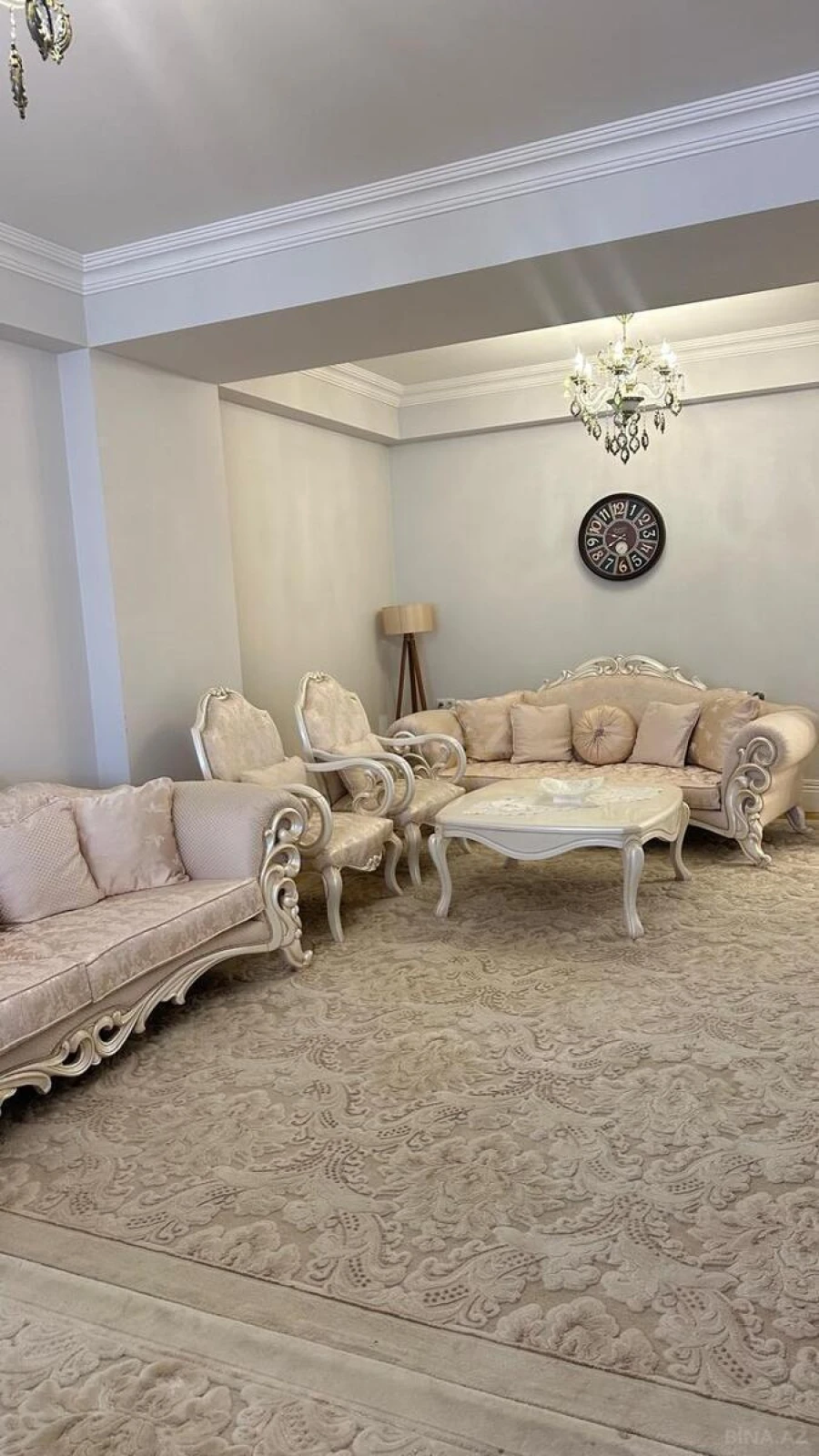 Satılır 3 otaqlı mənzil 165 m²