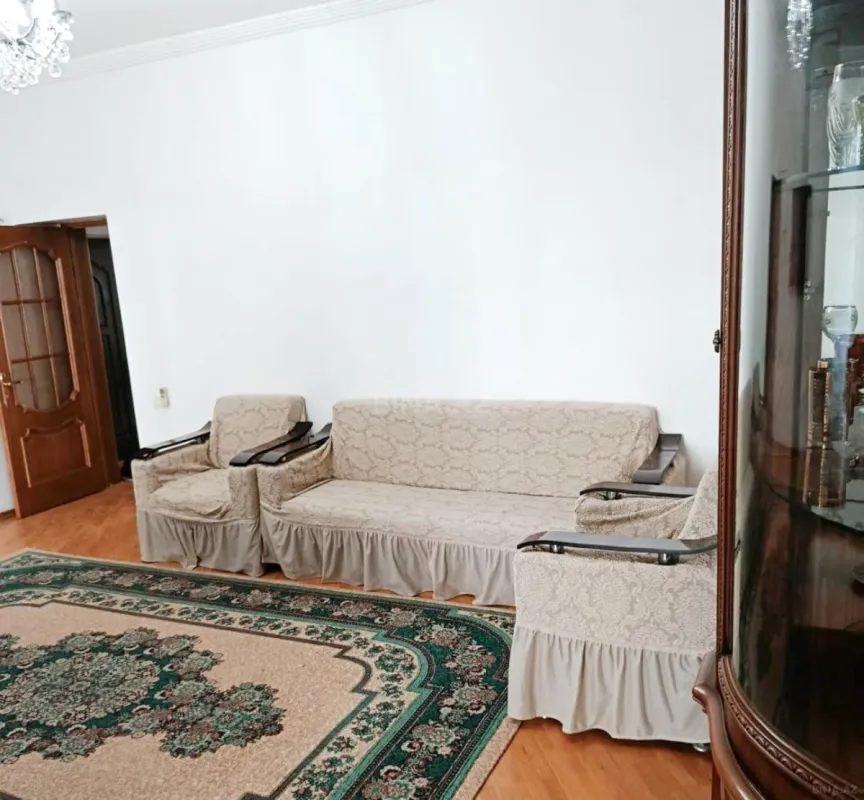 Kirayə verilir 4 otaqlı mənzil 120 m²