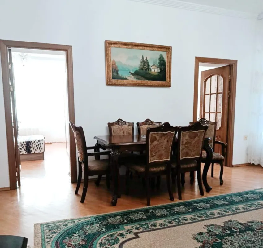 Kirayə verilir 4 otaqlı mənzil 120 m²