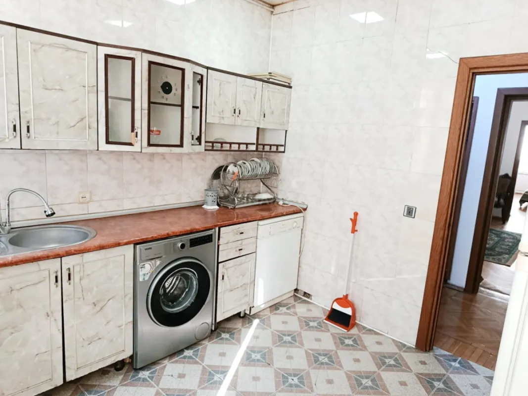 Kirayə verilir 4 otaqlı mənzil 120 m²