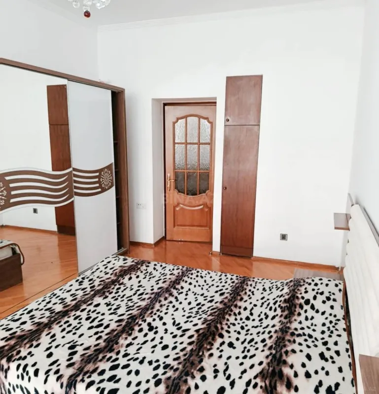 Kirayə verilir 4 otaqlı mənzil 120 m²