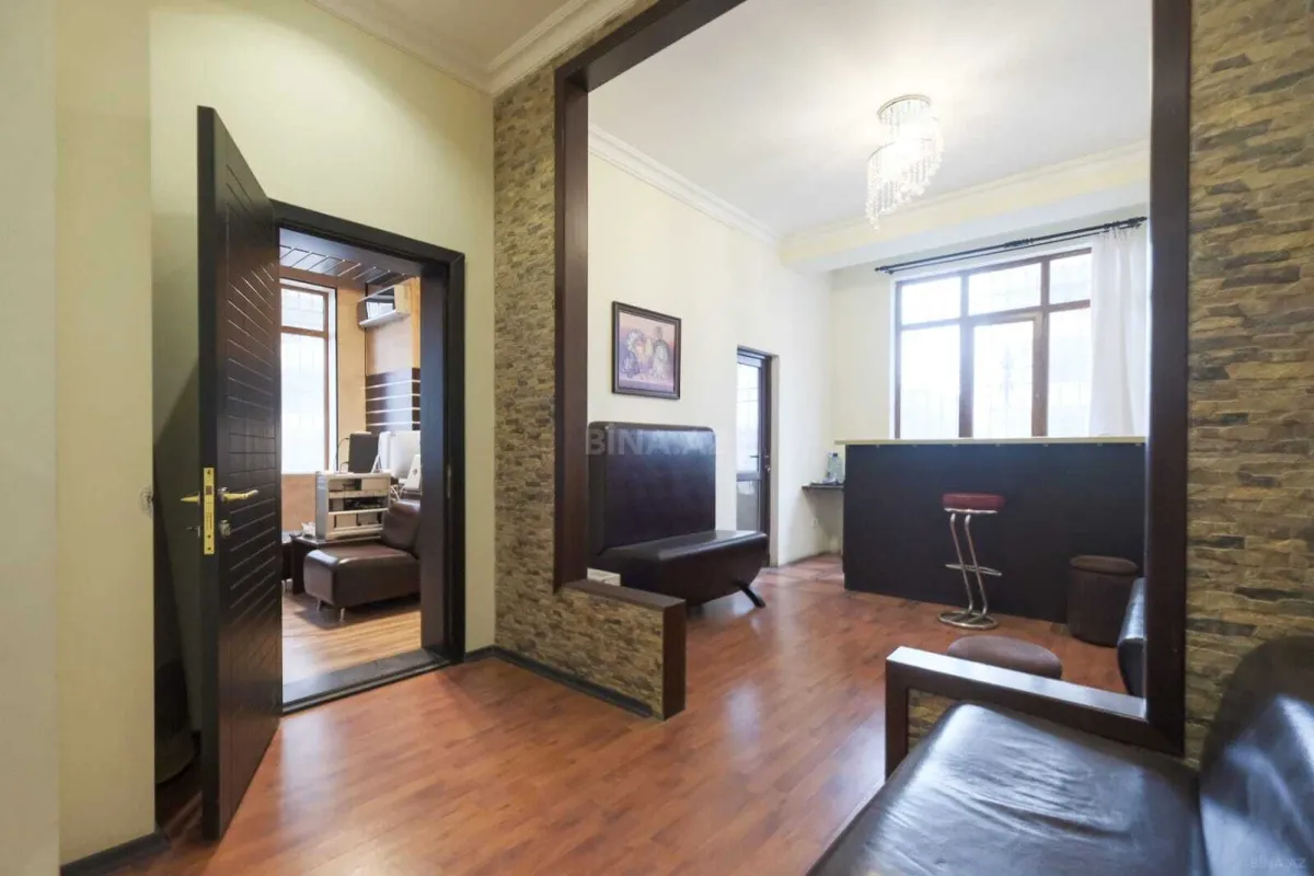 Satılır 4 otaqlı ofis 167 m²