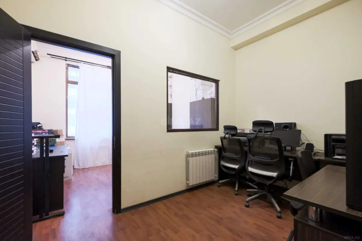 Satılır 4 otaqlı ofis 167 m²