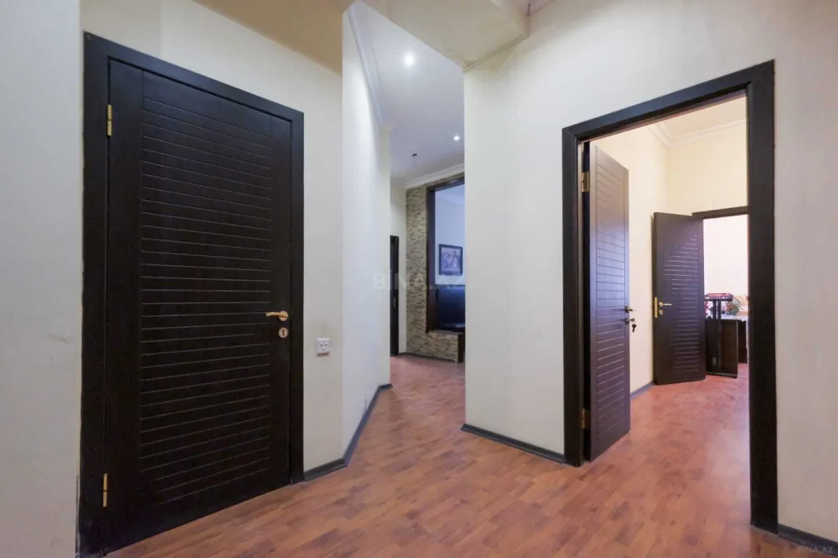 Satılır 4 otaqlı ofis 167 m²