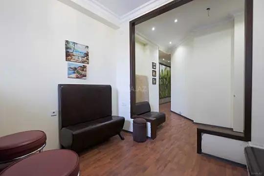 Satılır 4 otaqlı ofis 167 m²