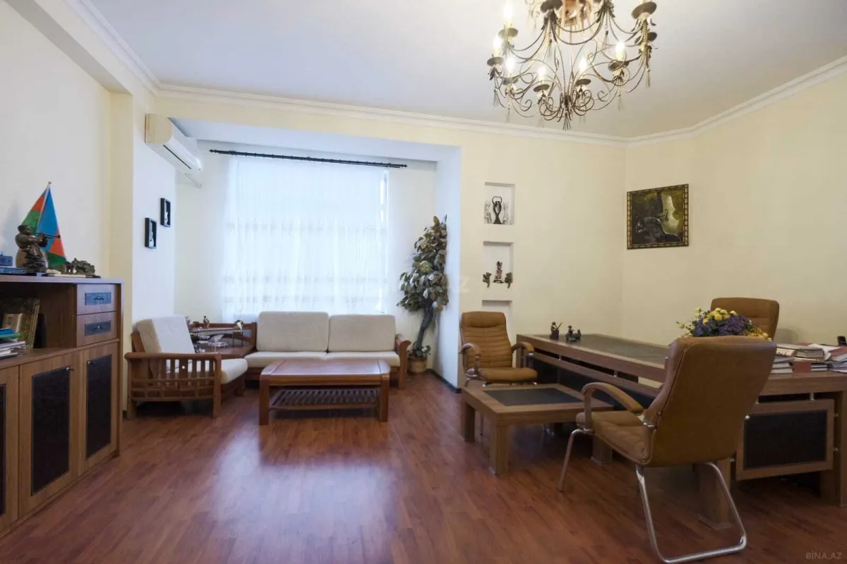 Satılır 4 otaqlı ofis 167 m²