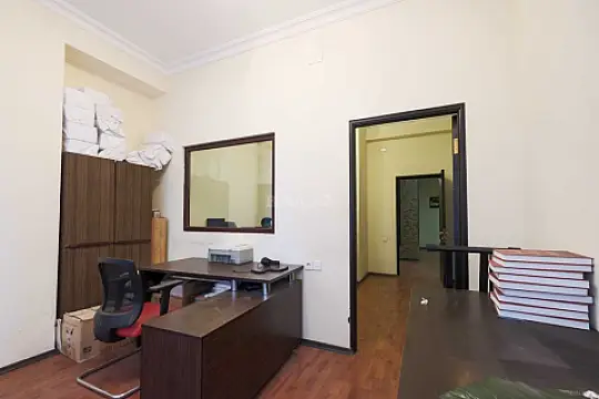 Satılır 4 otaqlı ofis 167 m²