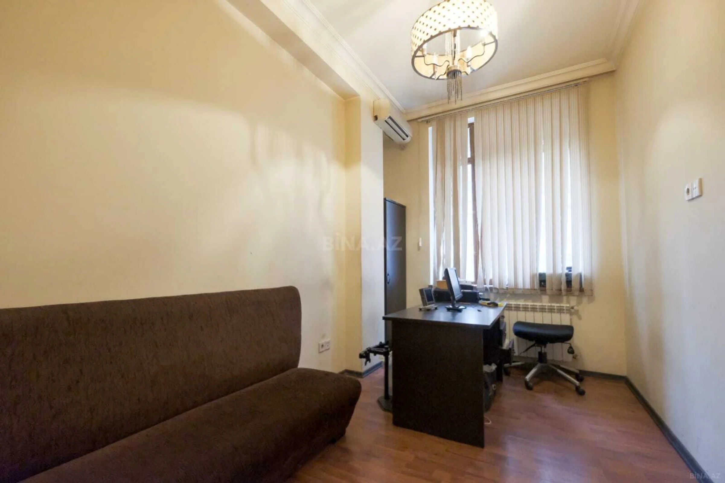 Satılır 4 otaqlı ofis 167 m²