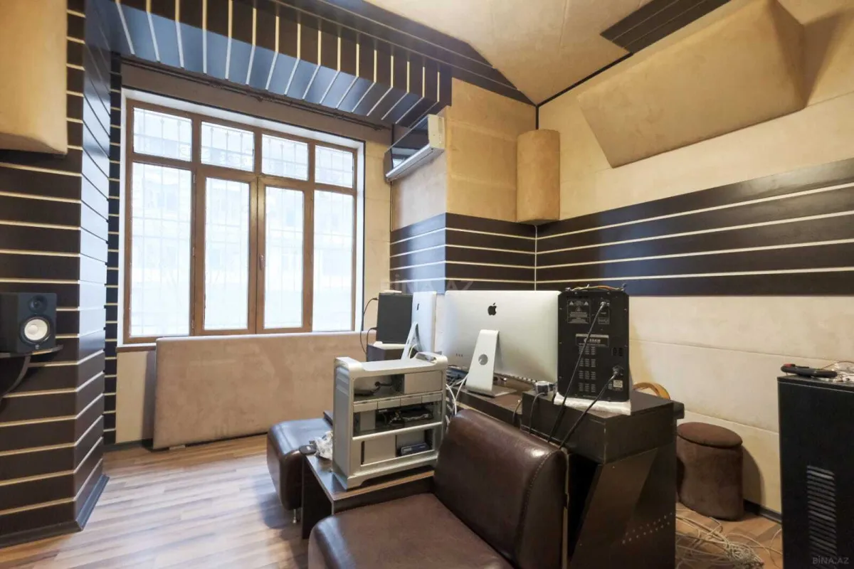 Satılır 4 otaqlı ofis 167 m²