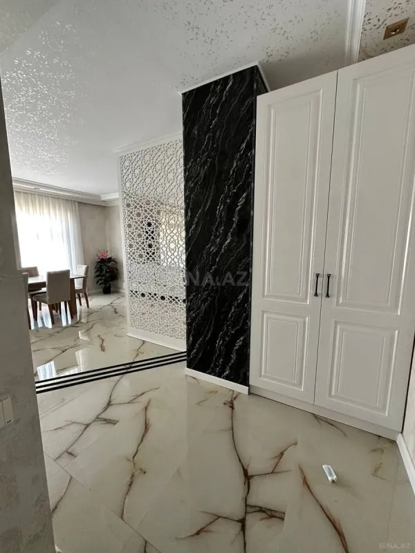 Satılır 4 otaqlı mənzil 130 m²