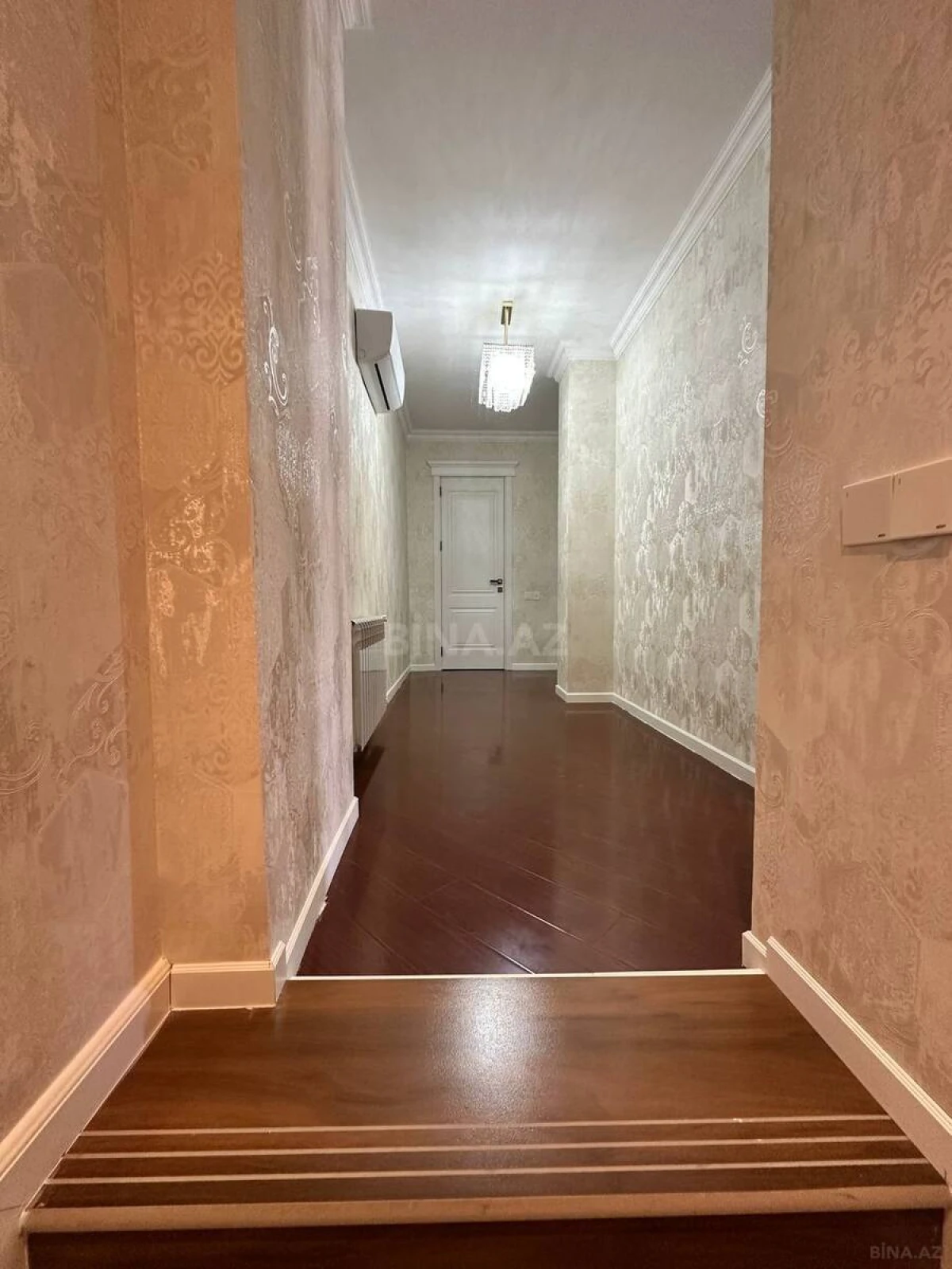 Satılır 4 otaqlı mənzil 130 m²