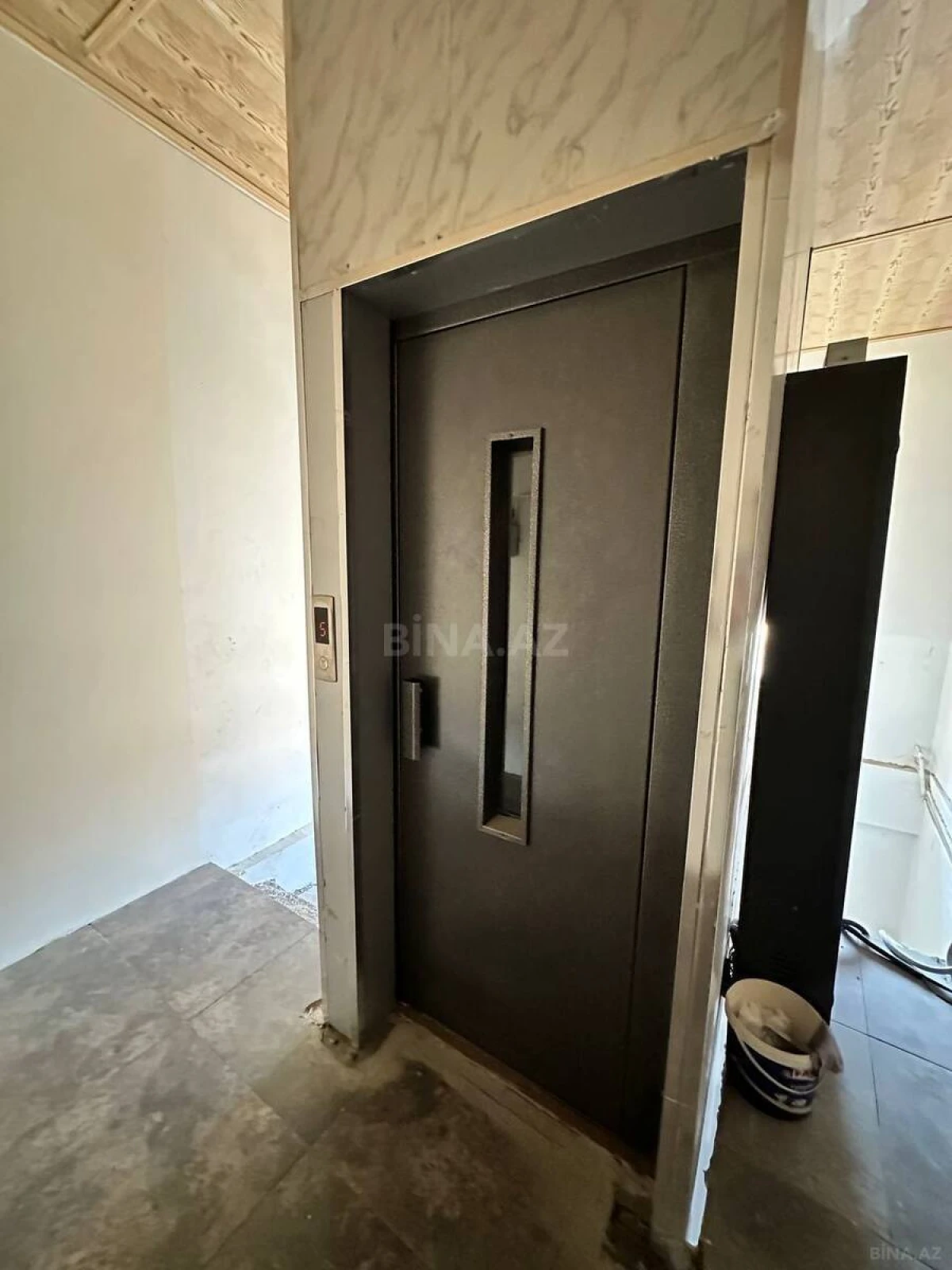 Satılır 4 otaqlı mənzil 130 m²