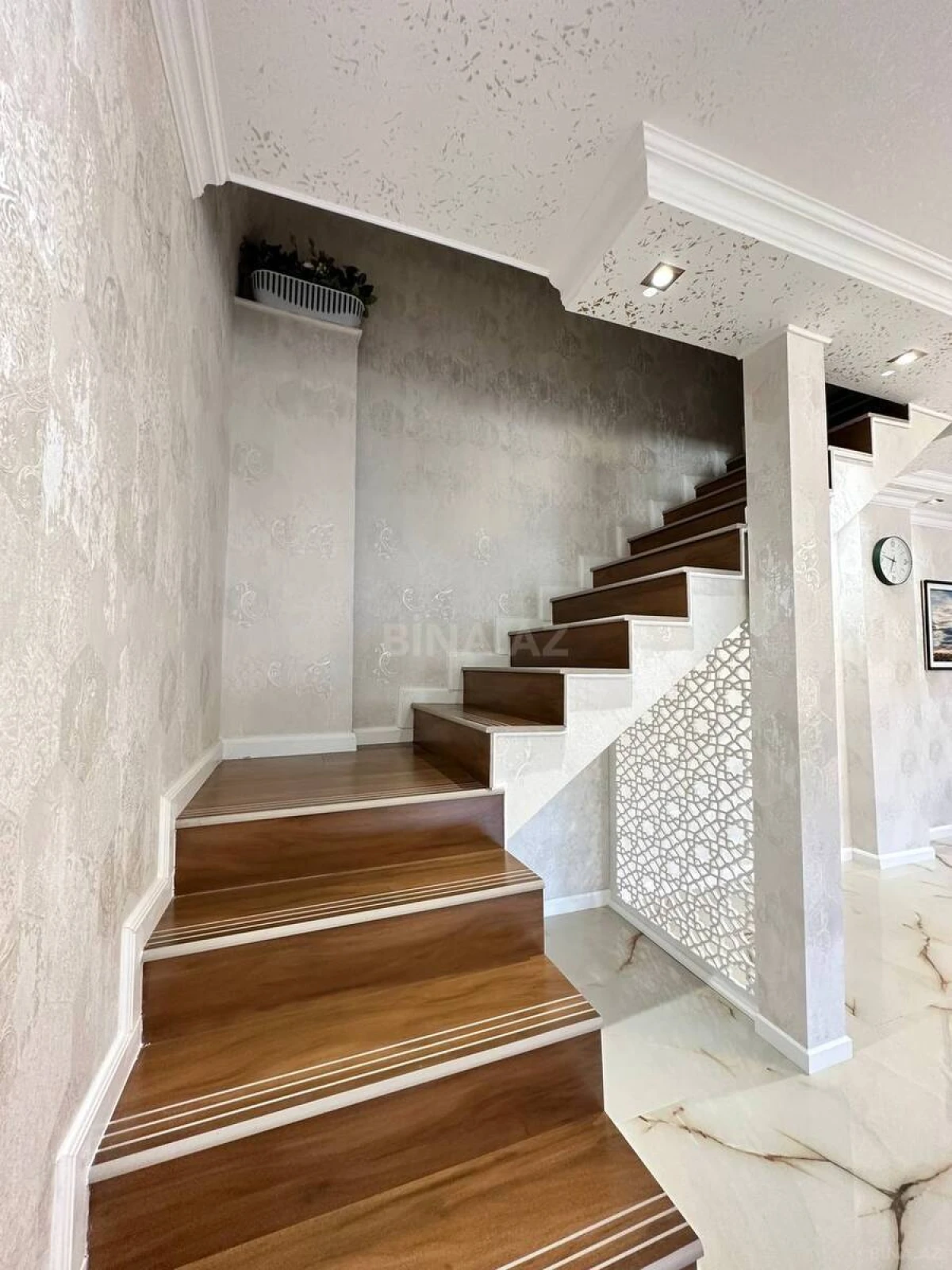 Satılır 4 otaqlı mənzil 130 m²
