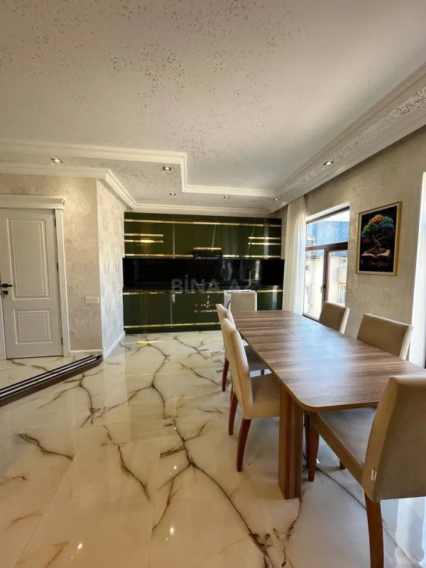 Satılır 4 otaqlı mənzil 130 m²
