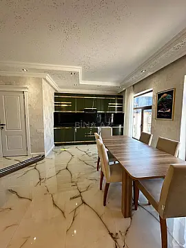Satılır 4 otaqlı mənzil 130 m²