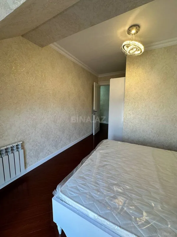 Satılır 4 otaqlı mənzil 130 m²