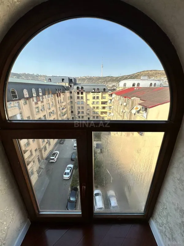 Satılır 4 otaqlı mənzil 130 m²