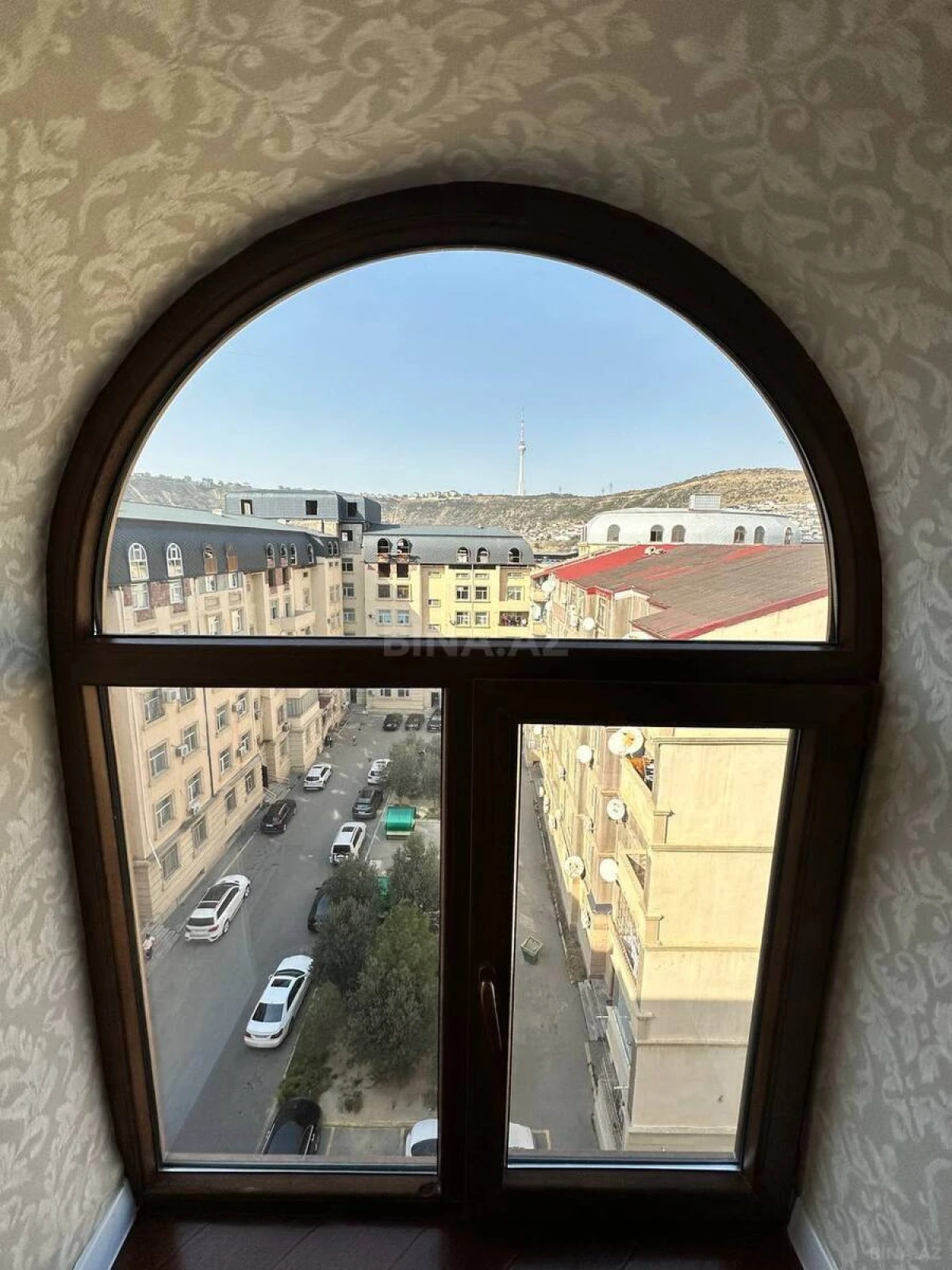 Satılır 4 otaqlı mənzil 130 m²