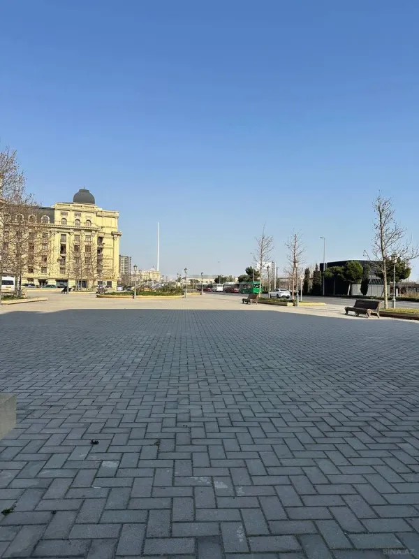 Satılır 4 otaqlı mənzil 130 m²